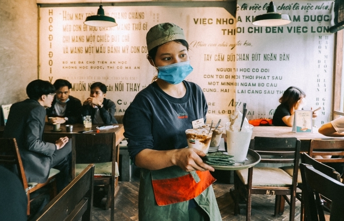 Hà Nội: "Hạ nhiệt" thành vùng vàng, quận Đống Đa mở lại dịch vụ ăn uống tại chỗ