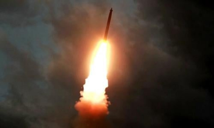 Triều Tiên thử nghiệm vũ khí, nghi là tên lửa đạn đạo  - 1