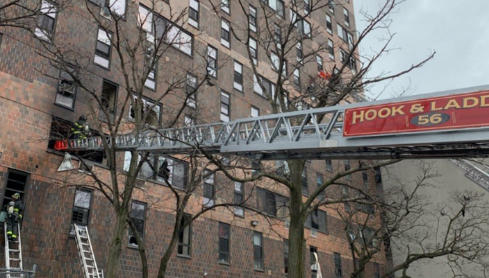Cháy chung cư ở Mỹ, ít nhất 19 người thiệt mạng - 1