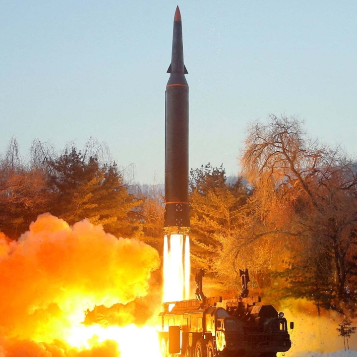 Triều Tiên phóng vật thể nghi tên lửa đạn đạo  - 1