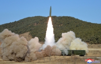 Triều Tiên tiếp tục phóng tên lửa đạn đạo, gia tăng sức ép lên Mỹ