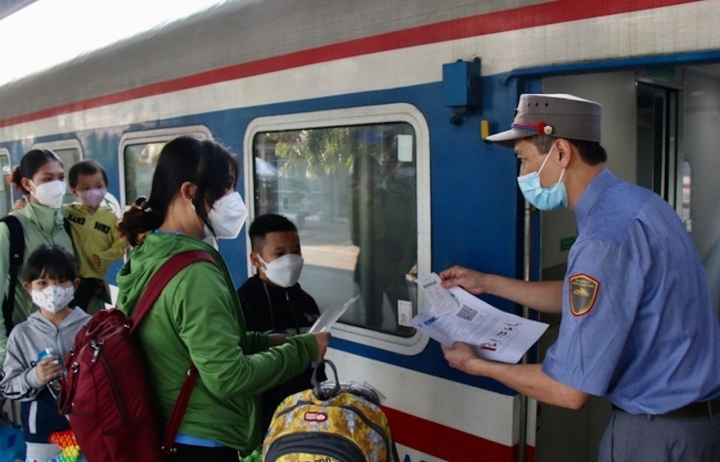 Bộ Y tế: Người dân ở 4 cấp độ dịch không phải cách ly khi về quê đón Tết