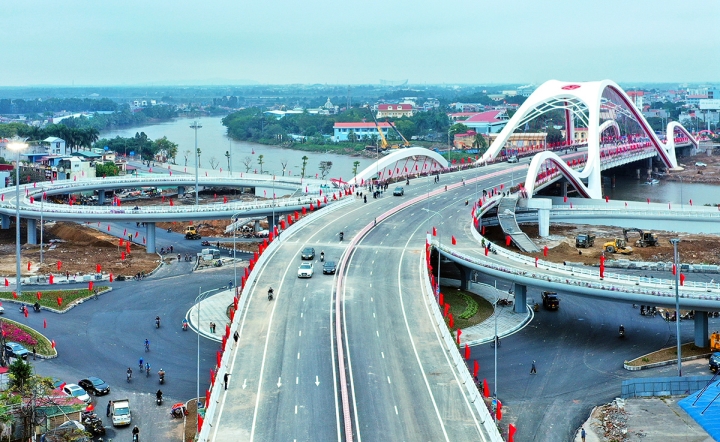 Cận cảnh cây cầu ‘cánh sóng vươn xa’ hơn 2.200 tỷ đồng vừa thông xe ở Hải Phòng - 3