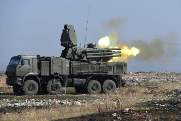 Nga đưa 12 tổ hợp tên lửa phòng không Pantsir-S đến Belarus tập trận - 1