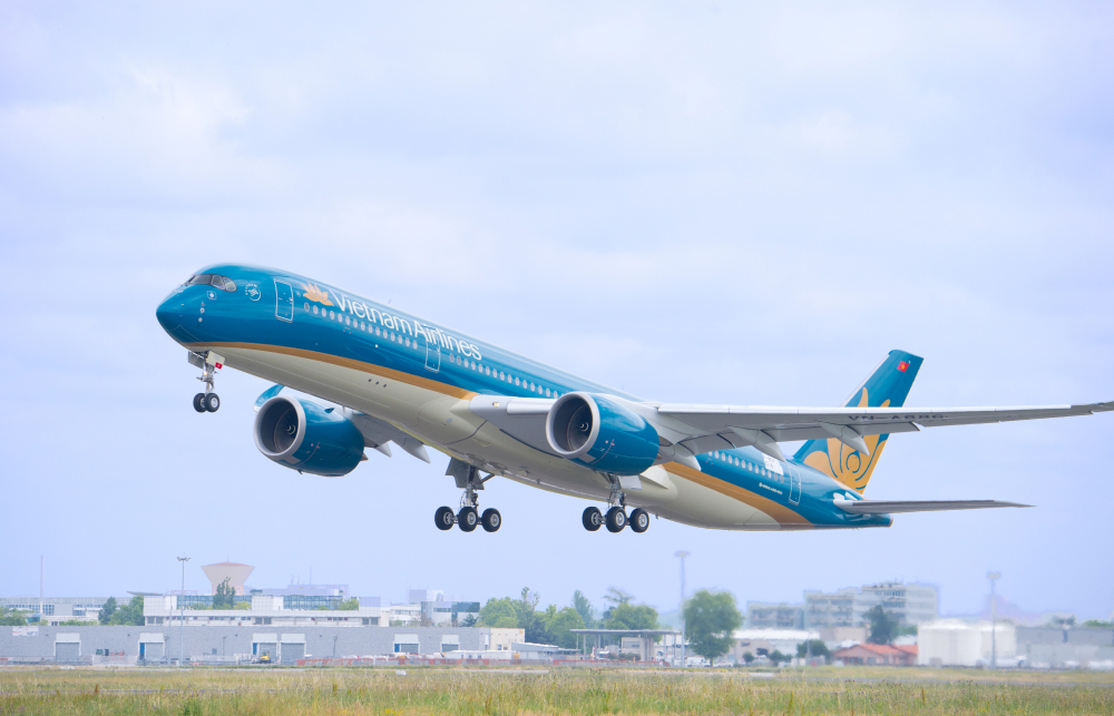 vietnam airlines van chuyen canh dao canh mai dip tet mau tuat 2018