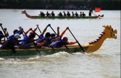 Hà Nội lần đầu tiên tổ chức lễ hội đua thuyền rồng trên hồ Tây