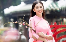 dan my nhan viet xung xinh ao dai dien tet nguoi chon do noi bat nguoi hoa tiet tre trung