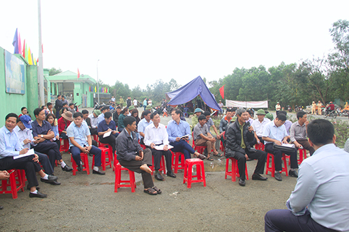 chu tich huyen o ha tinh xin loi vi ruoi tu bai rac bay vao nha dan