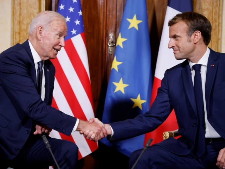 Ông Biden thảo luận với Tổng thống Pháp về tình hình Ukraine - 1