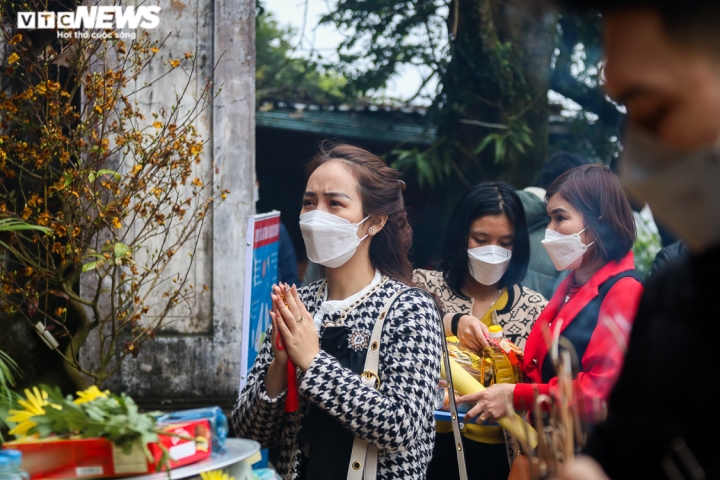 Ảnh: Hàng ngàn người dân đổ về chùa Hương Tích để sờ tượng hổ - 9