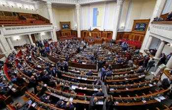 Quốc hội Ukraine thông qua tình trạng khẩn cấp