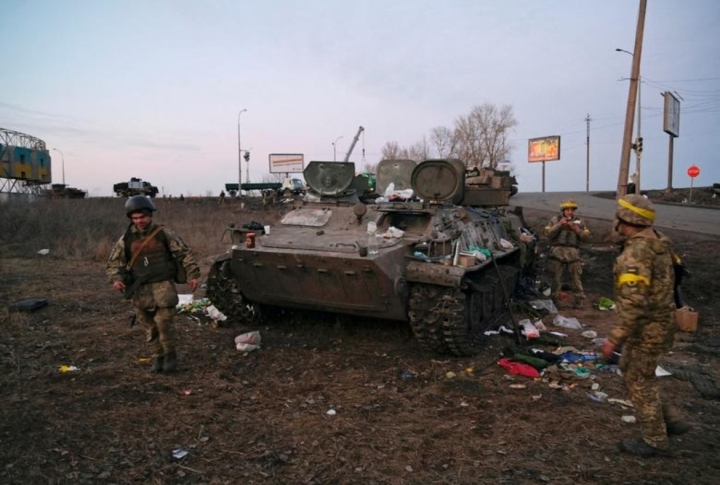 Ảnh: Chiến sự ở Ukraine ngày đầu tiên - 1