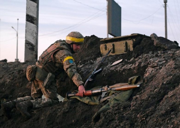 Ảnh: Chiến sự ở Ukraine ngày đầu tiên - 3