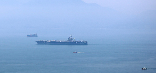 tau san bay uss carl vinson da vao vung bien cang tien sa