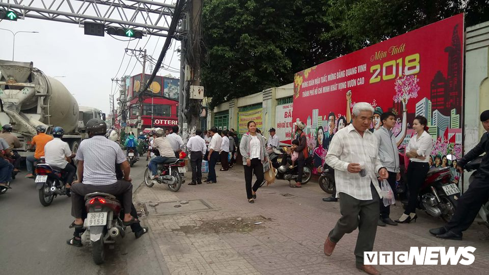 ba con que nha xep hang tu sang som don nguyen thu tuong phan van khai ve voi dat me cu chi