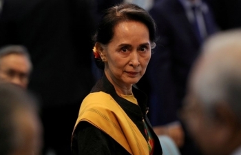 Bà Suu Kyi lần đầu xuất hiện sau khi bị quân đội Myanmar bắt giữ