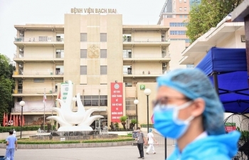 Bệnh viện Bạch Mai bị "tuýt còi" tăng giá dịch vụ