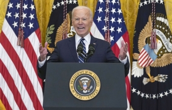Ông Biden tuyên bố Mỹ không để Trung Quốc ‘vượt mặt’, thống trị thế giới