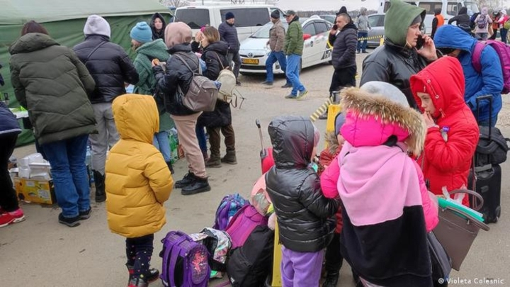 Người phụ nữ Việt gạt nước mắt xa chồng, đưa hai con rời Ukraine di tản - 2