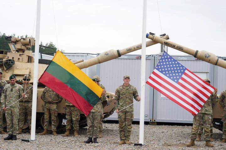 Tổng thống Latvia đề nghị Mỹ tăng quân đến bảo vệ các nước Baltic - 1