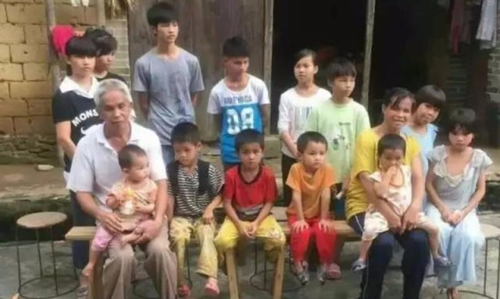 Trung Quốc phạt 11 quan chức vì cho phép một gia đình sinh 15 con - 1