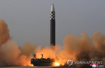 Vụ Triều Tiên phóng tên lửa và thách thức mới của Tổng thống Mỹ