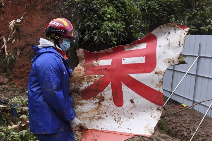 Trung Quốc bồi thường cho gia đình các nạn nhân thiệt mạng trong vụ rơi máy bay - 1