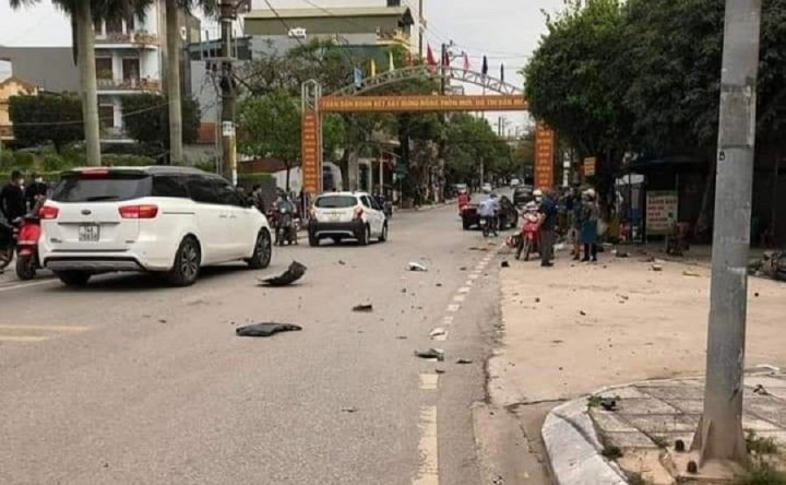 Xe Mercedes gây tai nạn liên hoàn ở Quảng Ninh, hai người thương vong - 1