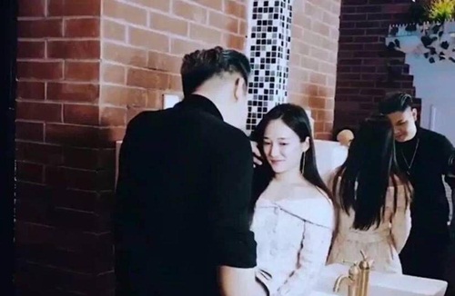 chang trai khoe ngu voi hon 400 co gai bi dan mang nem da