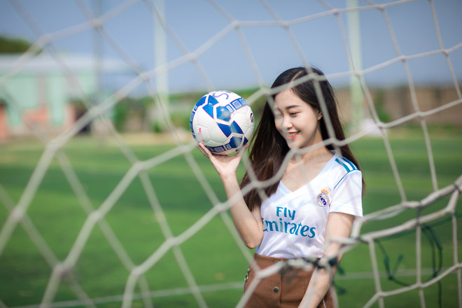 da xinh lai la fan ruot cua real madrid nu sinh tien giang gay bao dan mang