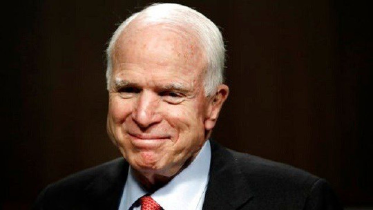 vua dieu tri ung thu ong john mccain lai nhap vien phau thuat