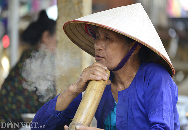 anh ve noi phu nu hut thuoc lao nha khoi dieu nghe nhu dan ong