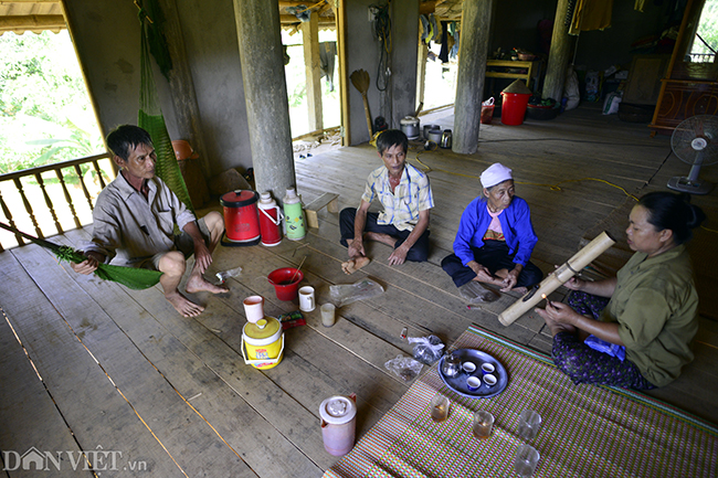 anh ve noi phu nu hut thuoc lao nha khoi dieu nghe nhu dan ong