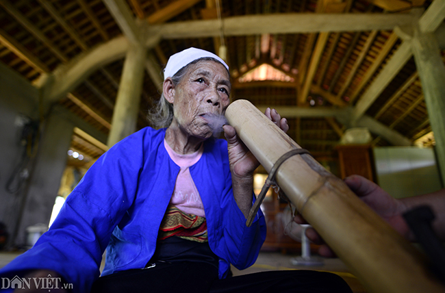 anh ve noi phu nu hut thuoc lao nha khoi dieu nghe nhu dan ong