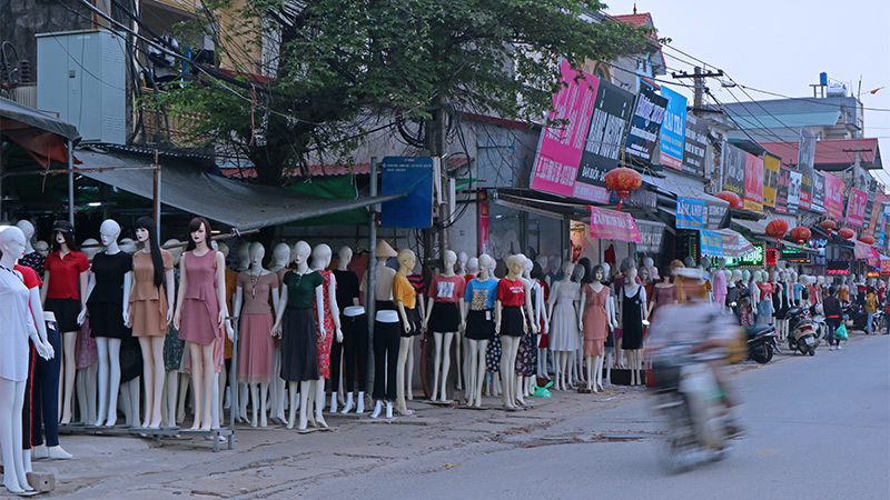 giat minh hang tram chan dai da trang dung doc pho ha noi goi khach