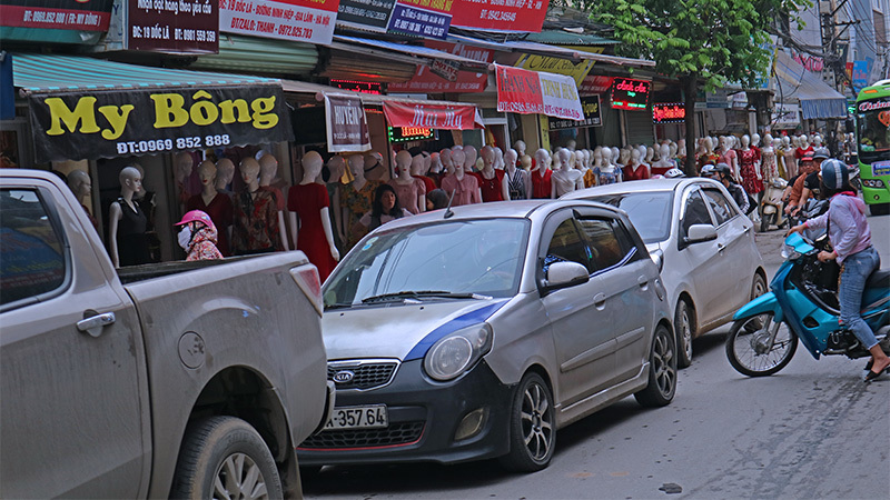 giat minh hang tram chan dai da trang dung doc pho ha noi goi khach