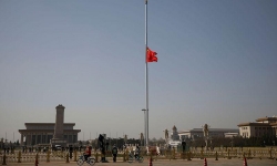 Trung Quốc mặc niệm ba phút nạn nhân Covid-19