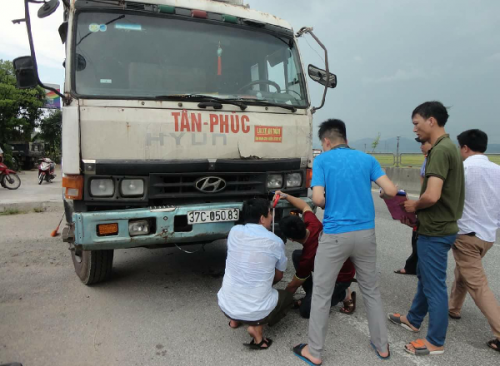 dan phoi lua tren quoc lo bi xe can tu vong chinh quyen o dau