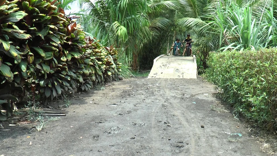 van dong dan dong tien lam duong roi mang nop kho bac