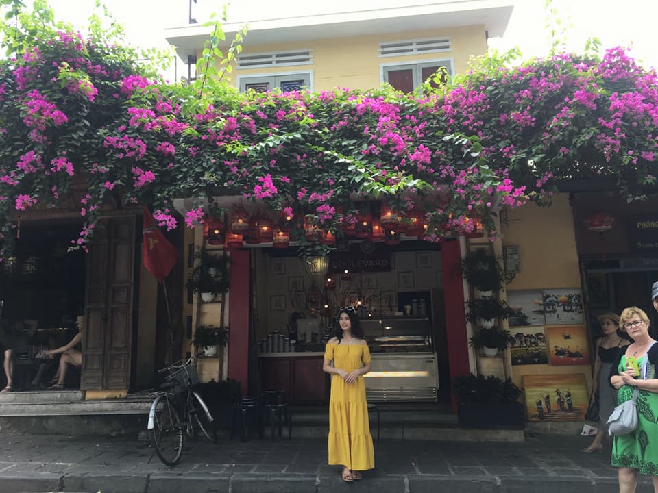 pho co hoi an dep tho mong trong mua hoa giay khoe sac