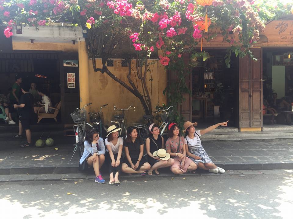 pho co hoi an dep tho mong trong mua hoa giay khoe sac