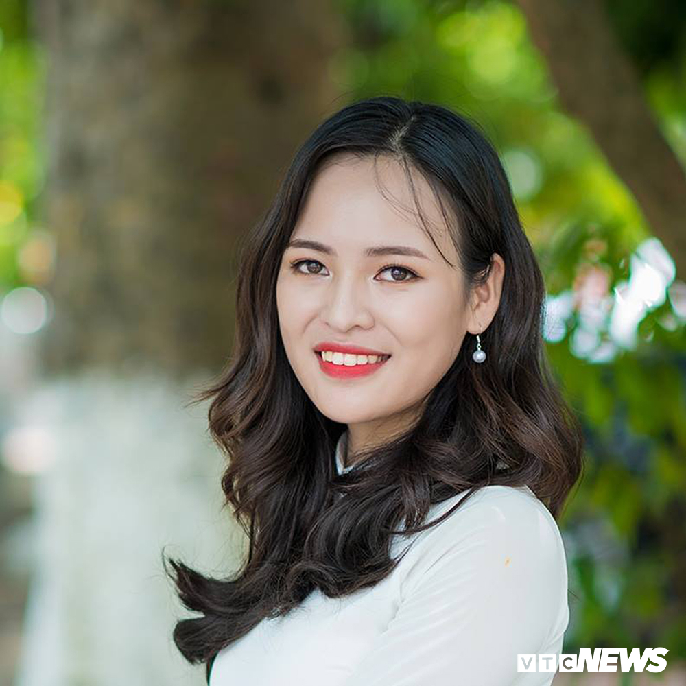 ngam ve dep tinh khoi cua nu sinh an ninh trong ta ao dai trang