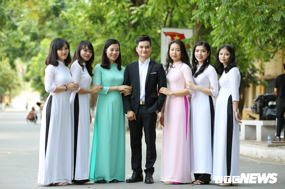 ngam ve dep tinh khoi cua nu sinh an ninh trong ta ao dai trang