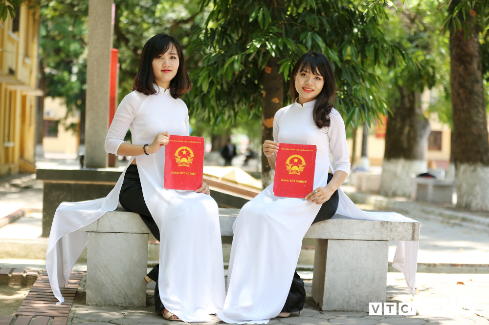 ngam ve dep tinh khoi cua nu sinh an ninh trong ta ao dai trang