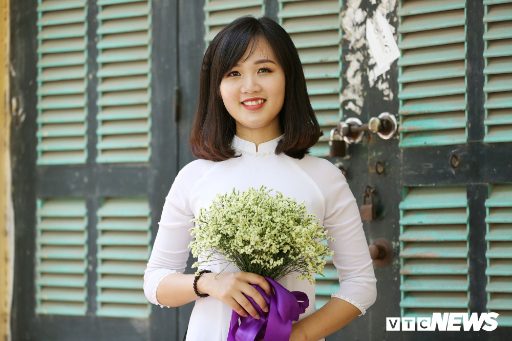 ngam ve dep tinh khoi cua nu sinh an ninh trong ta ao dai trang