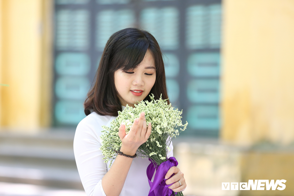 ngam ve dep tinh khoi cua nu sinh an ninh trong ta ao dai trang