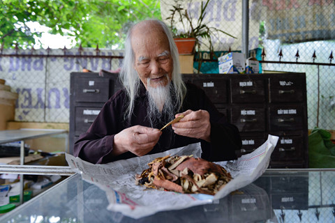 "Ông Tiên" 97 tuổi có một không hai ở Hà Nội ong tien 97 tuoi co mot khong hai o ha noi