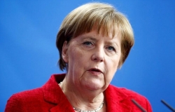 Đại sứ từ chức vì so sánh Merkel với Hitler