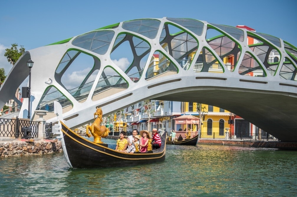 Du ngoạn quần thể nghỉ dưỡng Phú Quốc trên thuyền gondola