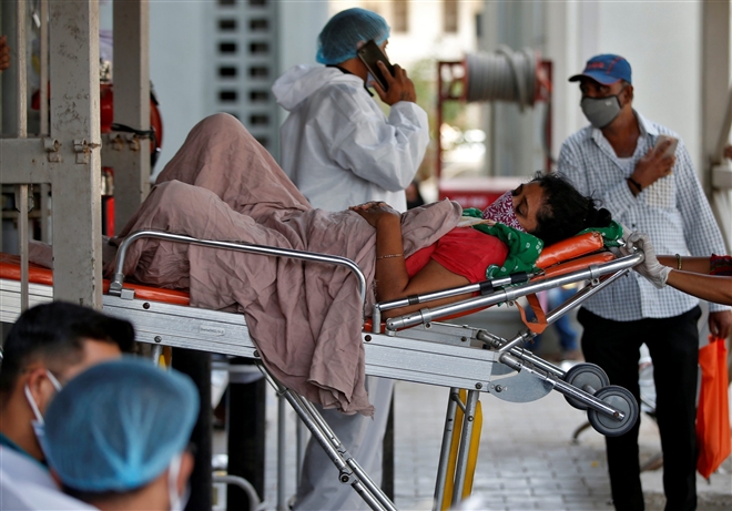 Ấn Độ ghi nhận kỷ lục 4.200 người chết do COVID-19 trong ngày - 1